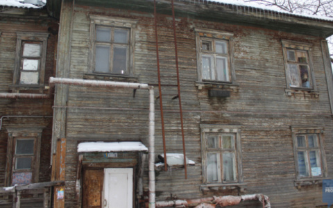 В Сыктывкаре признают аварийными все деревянные дома с муниципальными квартирами