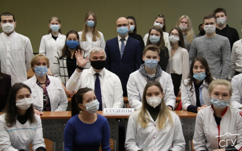 Из-за парты на передовую: как в Коми студенты-медики работают в условиях пандемии коронавируса