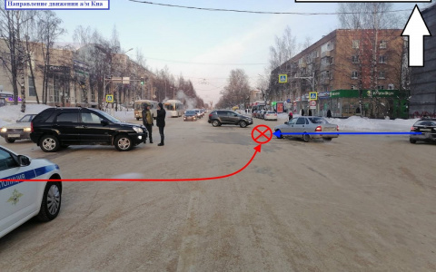 В Сыктывкаре девушки за рулем не разъехались на дороге: одна из них пострадала