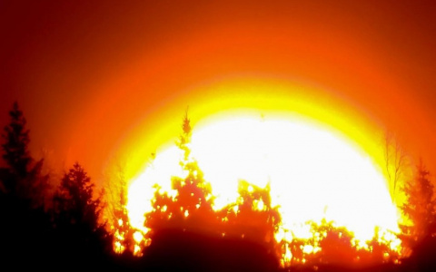 Фото дня в Сыктывкаре: и сгорает небо в пламени заката