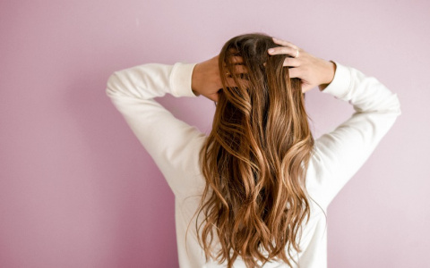 Названы 5 главных ошибок, которые задерживают рост волос