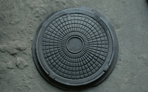 В Сыктывкаре поймали похитителя канализационных люков