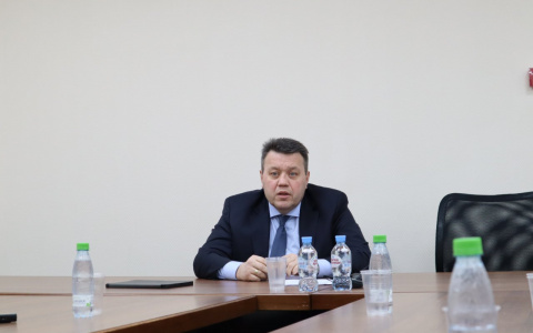 «Волки нападают только на женщин»: глава Минприроды Коми рассказал, почему не нужно бояться хищников