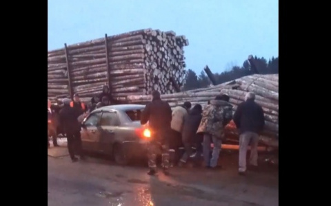 Появились подробности «крушения» лесовоза на мосту в Коми