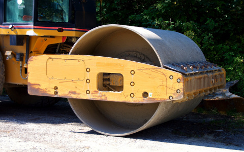 Жителю Коми, который угнал каток и протаранил на нем столб, вынесли приговор