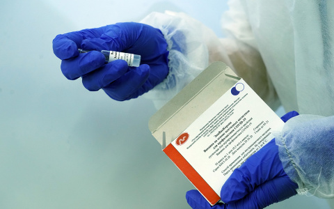 В России изменятся правила вакцинации для учителей и медиков