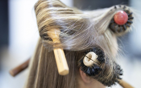 Эксперт назвал прическу, которая разрушает волосы