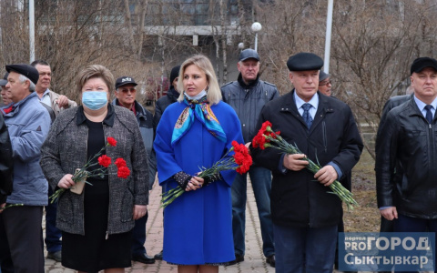 Мэр Сыктывкара почтила память ликвидаторов аварии на чернобыльской АЭС