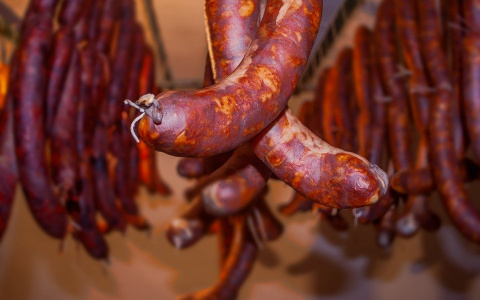 Еда будущего: в России изобрели на треть менее калорийную колбасу