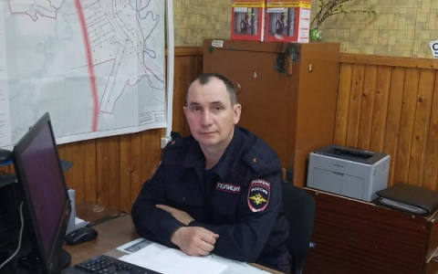 В Коми участковый спас тонущего в реке ребенка