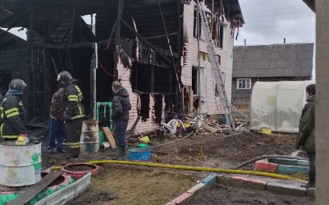 В Коми целая семья осталась на улице после разрушительного пожара