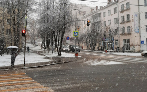 В Коми вторые сутки подряд объявляют штормовое предупреждение