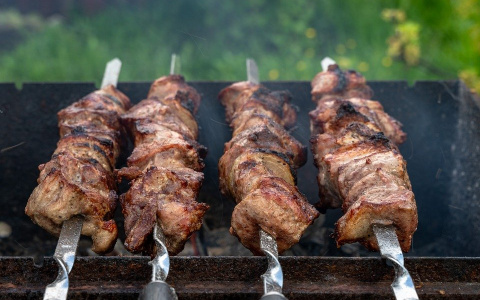 Лучше не рисковать: названы опасные маринады для шашлыка