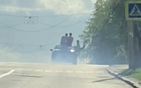 Сыктывкарцы катались по «кольцу» на крыше BMW