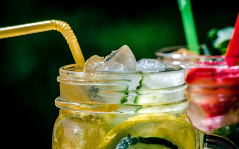 Не надо так: врач рассказал, как нельзя утолять жажду в жару