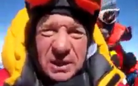 Сыктывкарец, который покорил Эверест, записал видео с вершины