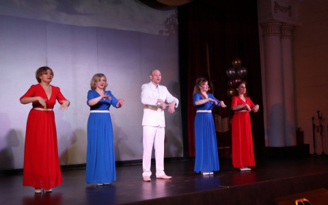 Петь без слов: в Сыктывкаре прошел фестиваль жестового языка (видео)