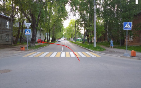 В Сыктывкаре таксист потерял сознание и врезался в жилой дом