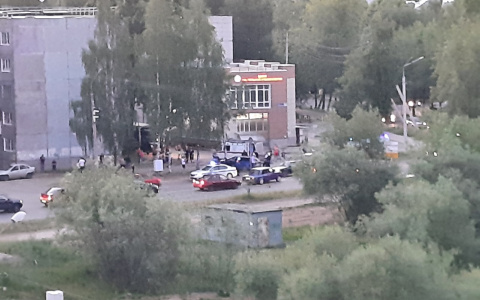 Сыктывкарец: «Столкнулись две машины, одна из них вылетела на пешеходную дорожку»