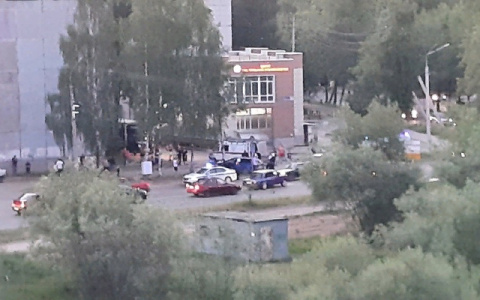 Появились подробности аварии, в которой водитель вылетел на тротуар