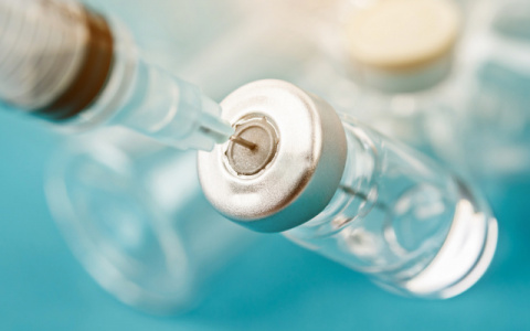 Роспотребнадзор рассказал, угрожает ли прививка от COVID-19 бесплодием