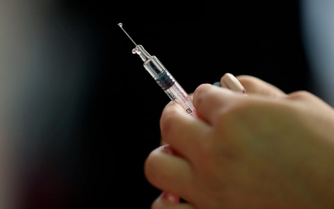 В России для борьбы с индийским штаммом коронавируса проведут повторную вакцинацию