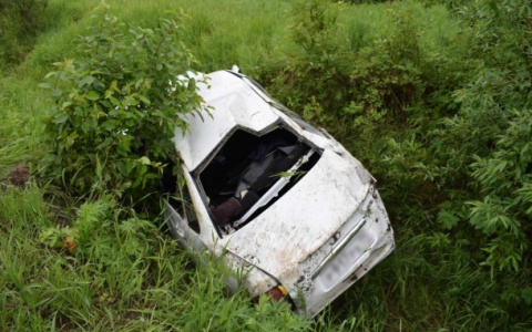 В Коми водитель «Лады» улетел в кювет и превратил свое авто в груду металла