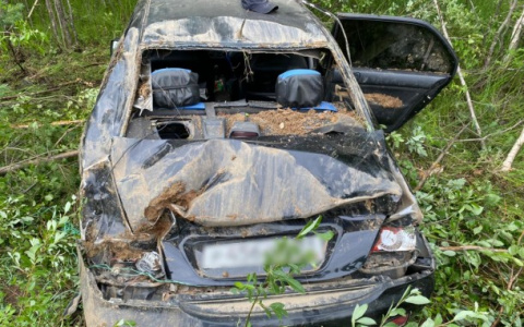 В Коми пьяная женщина за рулем «Лансера» вылетела в кювет: пострадали пассажиры