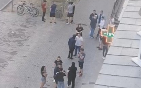 «Двух мужчин жестко избили пьянчуги»: сыктывкарцы жалуются на постоянные «гладиаторские бои» возле бара (видео)