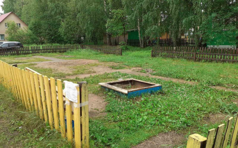 Битва за площадку: в поселке под Сыктывкаром у детей «отжимают» любимое место для игр