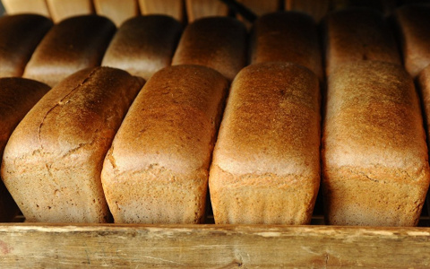 В Коми инвалид избил слабовидящую сожительницу хлебом