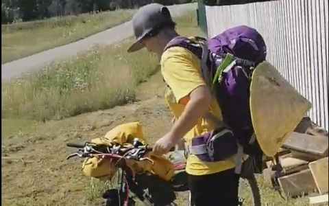 Россияне заметили девушку, которая едет из Сыктывкара в Северодвинск на велосипеде