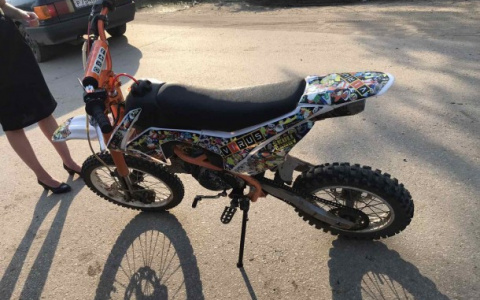 В Коми 12-летний ребенок не справился с питбайком и получил разрыв селезенки