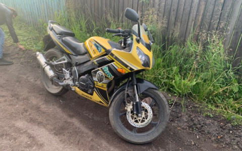 Полицейские остановили лихача на мотоцикле УАЗиком