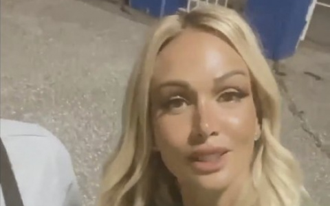 Модель Виктория Лопырева прилетела в Сыктывкар