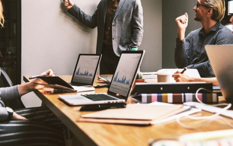 Аналитики узнали, сколько людей довольны зарплатой на Северо-Западе