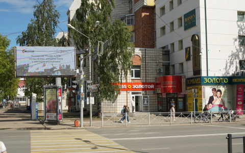 Помойка в центре Сыктывкара: как визуальный мусор портит внешний облик города