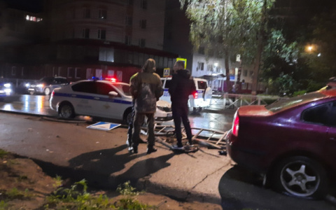 Заборы не спасают: эксперты о недавнем ДТП с пьяным водителем, который вылетел на тротуар в Сыктывкаре