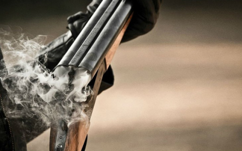 Охотник пытался прогнать медведя, а отстрелил пальцы знакомому