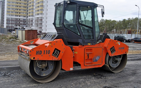 В Коми продают каток и автомобиль