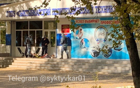 Сыктывкарцы заметили вооруженных людей у политехнического техникума