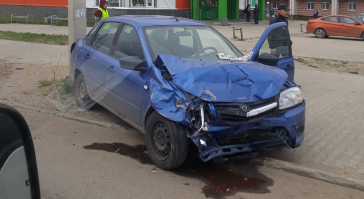 происшествия сыктывкар. скорая сыктывкар дома. прогород сыктывкар дтп. 02. дтп в сыктывкаре на кольце 22.