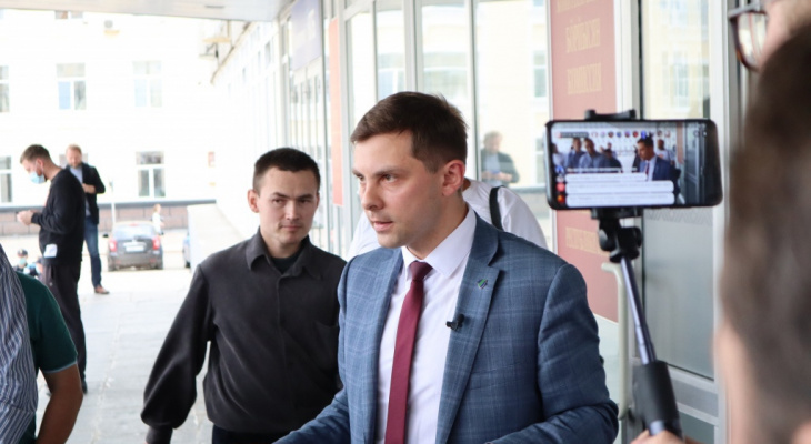 Олег Михайлов побеждает на выборах в Госдуму