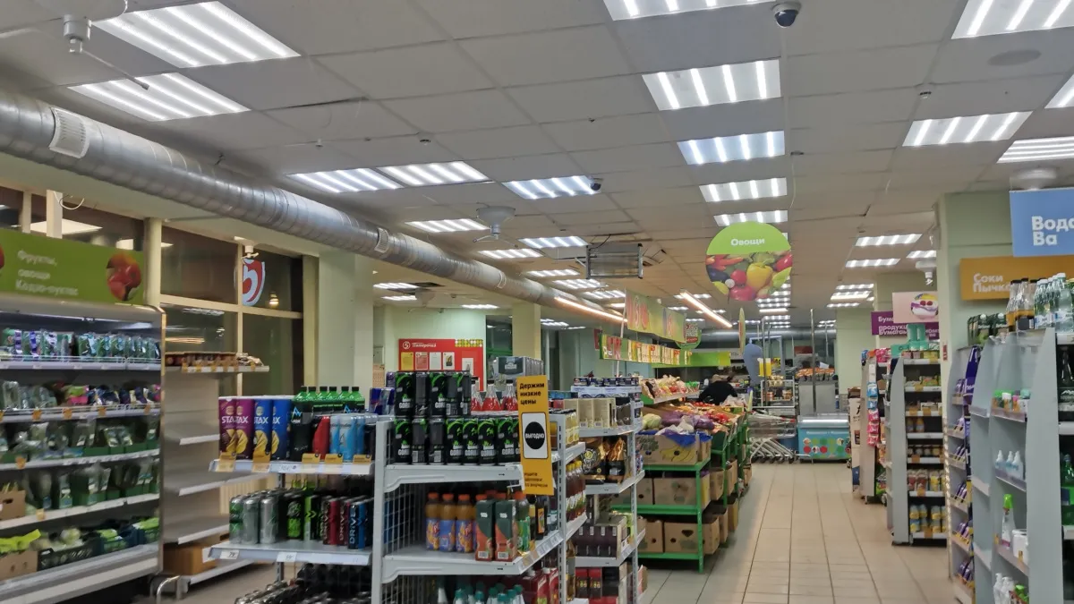 Подруга, работающая в крупном супермаркете рассказала, в чем подвох акций, скидок и какие продукты не стоит брать, даже если даром отдают