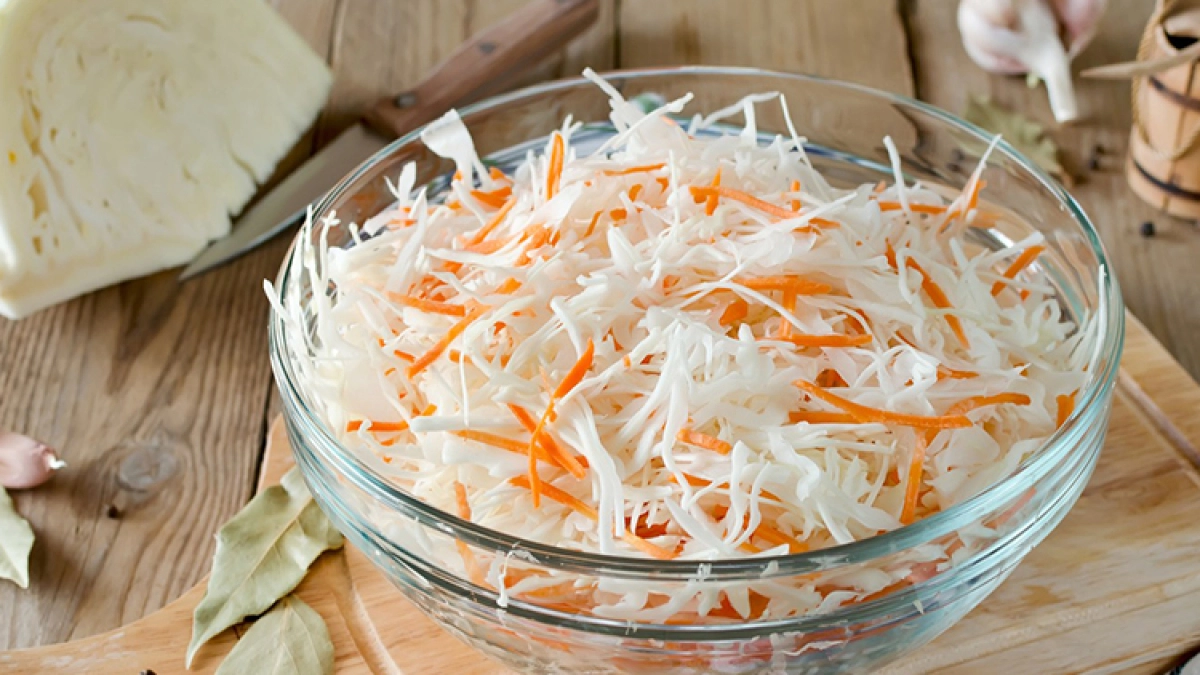 Как сделать квашеную капусту по-настоящему вкусной: три простых правила - готовлю только так