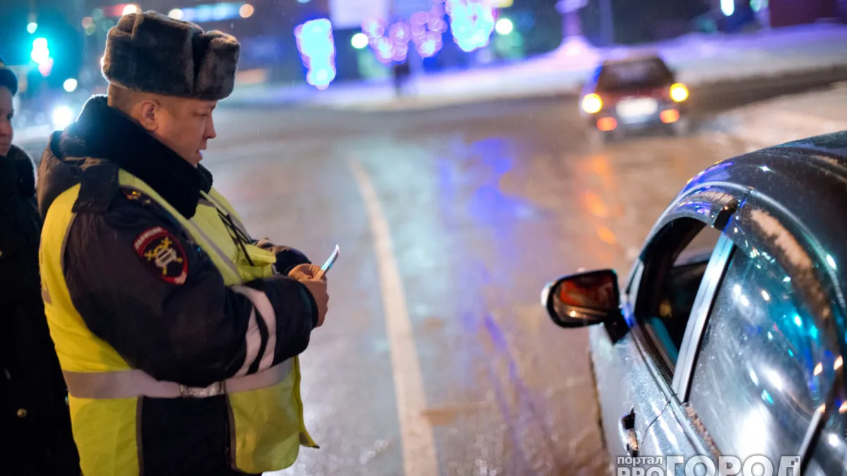 Что делать, если инспектор ГАИ требует показать телефон