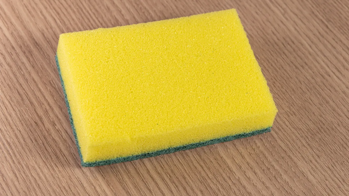 Старая губка уничтожает "прусаков" целыми полчищами: 200 тараканов за ночь — "Дихлофосам" и "Машенькам" пора на покой