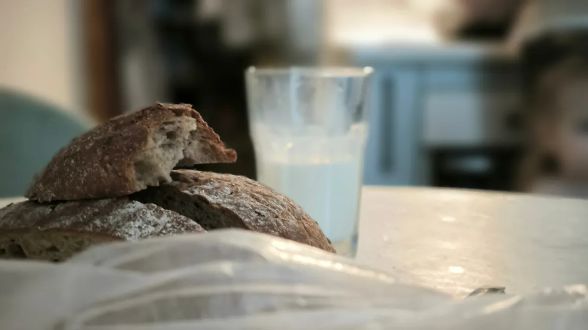 Такое больше мне не надо. Купил дорогое домашнее молоко и сравнил с магазинным. Результат удивил