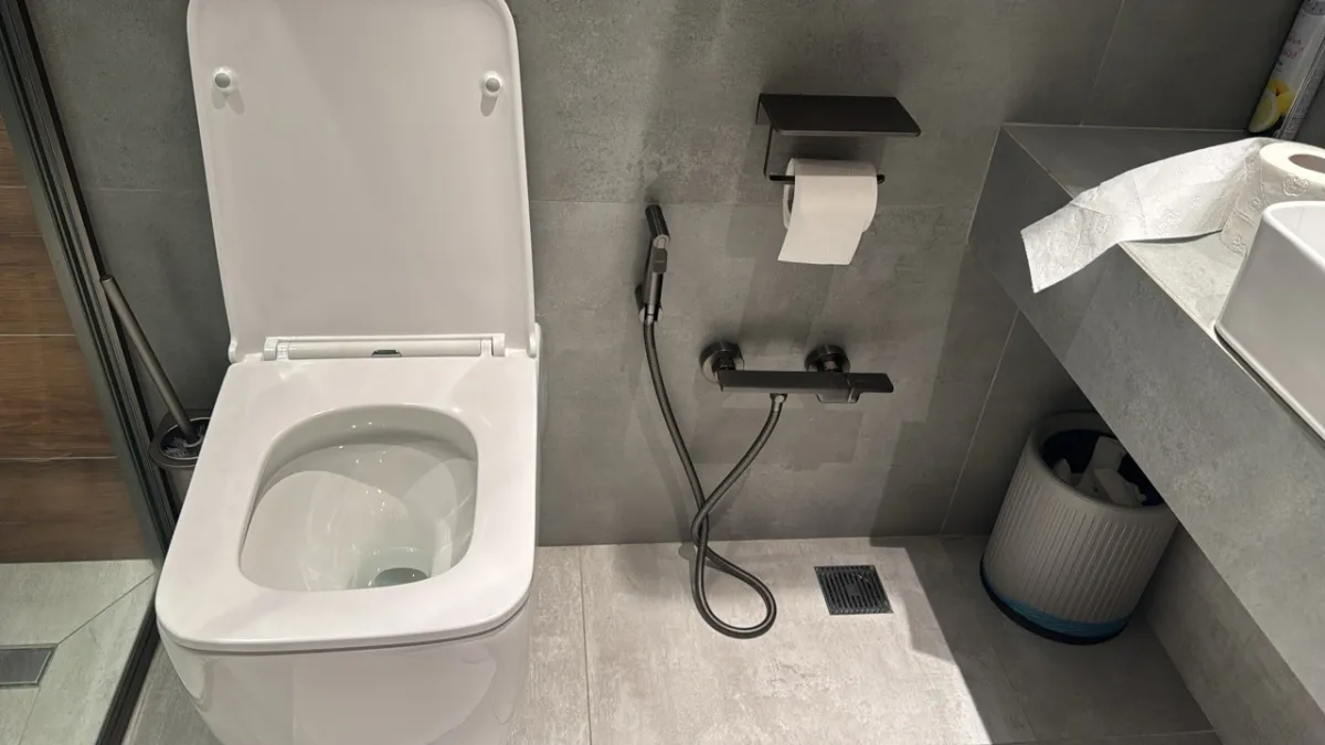 Хватит кидать бумагу в унитаз!: Соседка рассказала, чем это опасно и почему так не надо делать