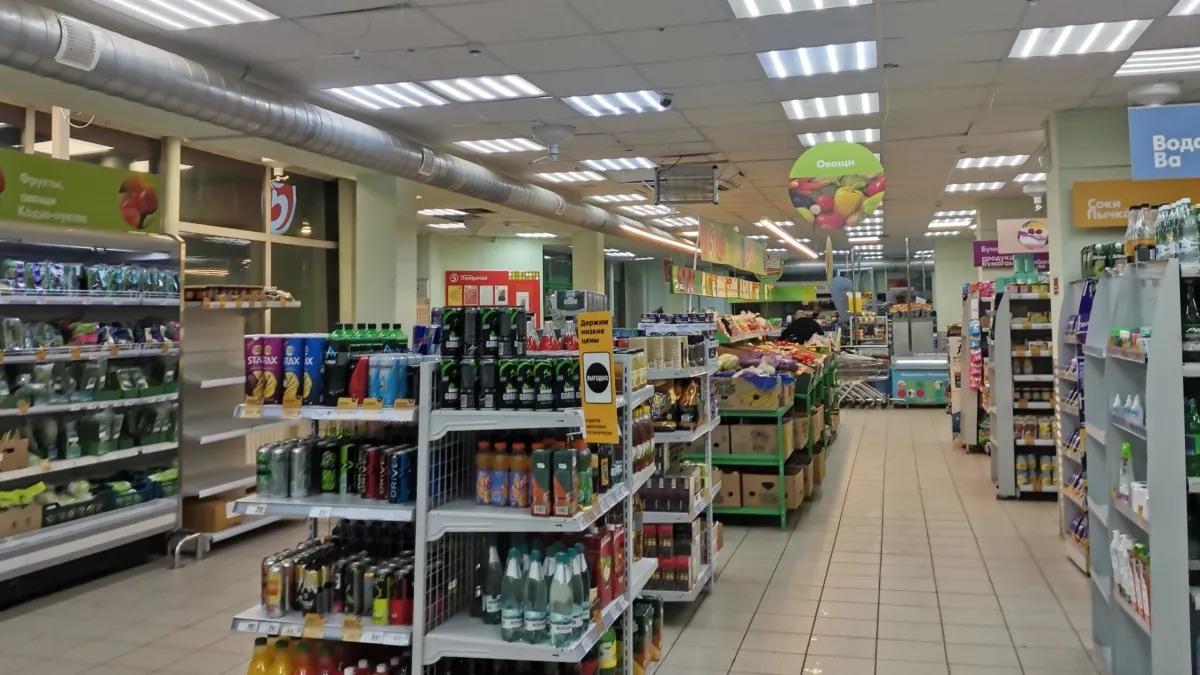 Подруга, работающая в крупном супермаркете рассказала, в чем подвох акций, скидок и какие продукты не стоит брать, даже если даром отдают